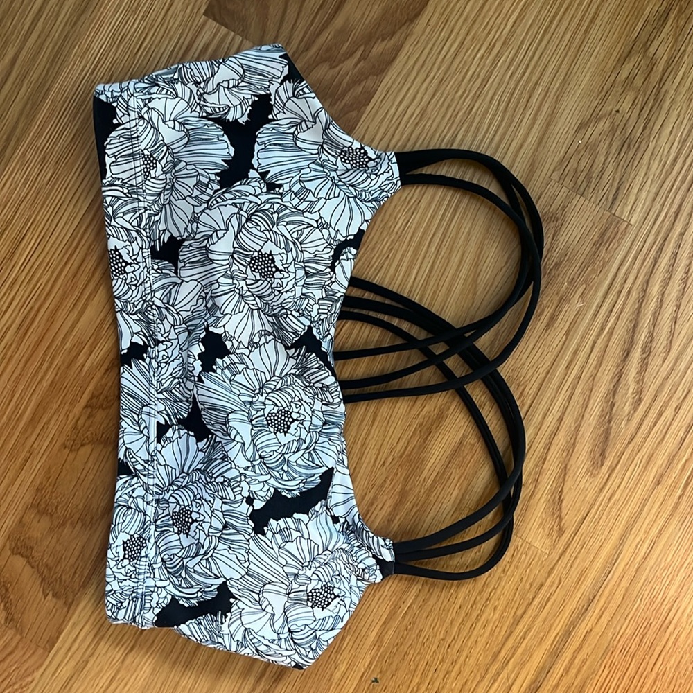 GapFit floral patterned sports bra